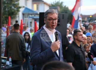 Александър Вучич з