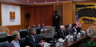 Американски конгресмени провеждат необичайни разговори с китайския министър на националната отбрана