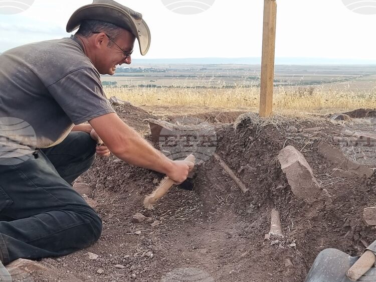 СподелиЕкип от археолози свързани с Регионалния исторически музей РИМ в