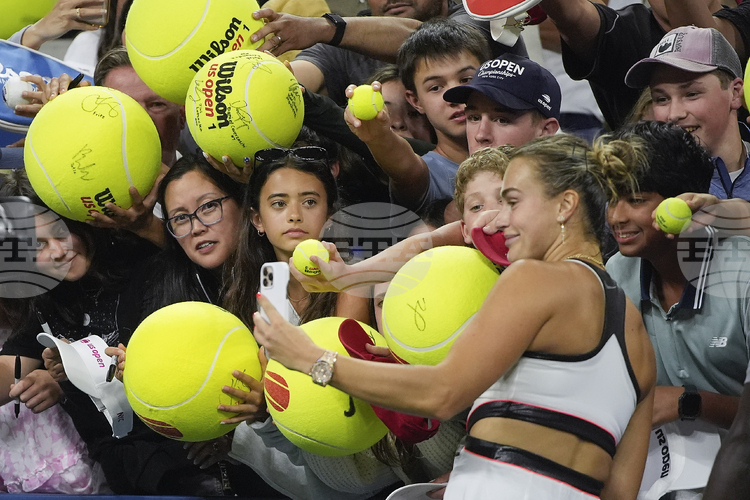 СподелиНастоящата шампионка на Откритото първенство на САЩ при жените Арина