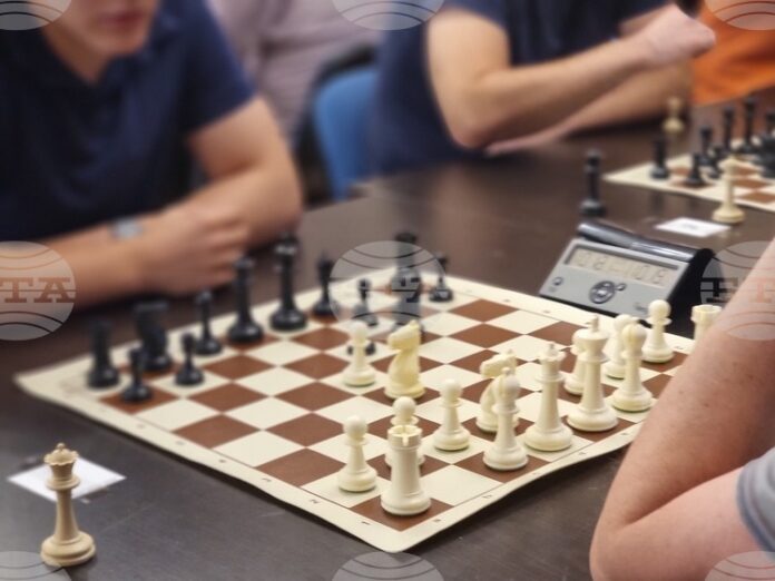 Българските шахматисти завършиха петия ден на турнира на ФИДЕ в Узбекистан с две ремита и поражение