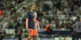 Барселона води преговори за нов договор с Френки де Йонг