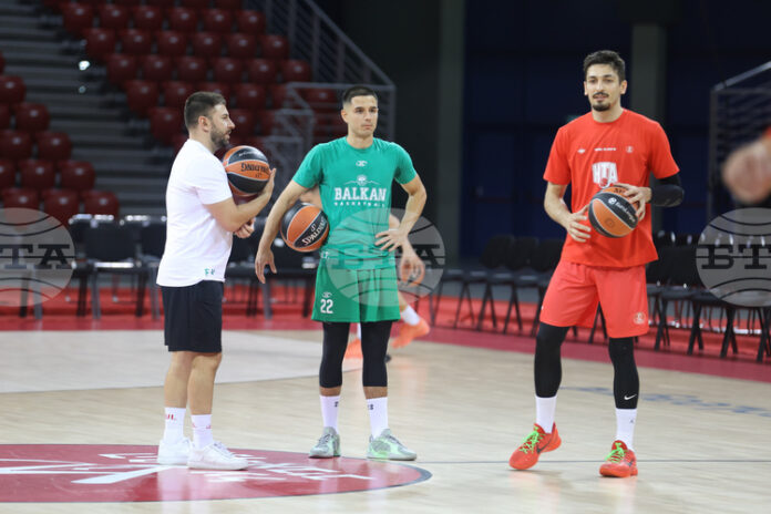 Баскетболният Балкан отстъпи в контрола срещу Апоел Тел Авив с национала Борислав Младенов в състава