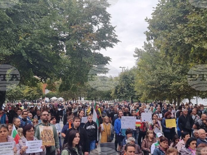 Близо два часа продължи поредният протест срещу безводието в Плевен