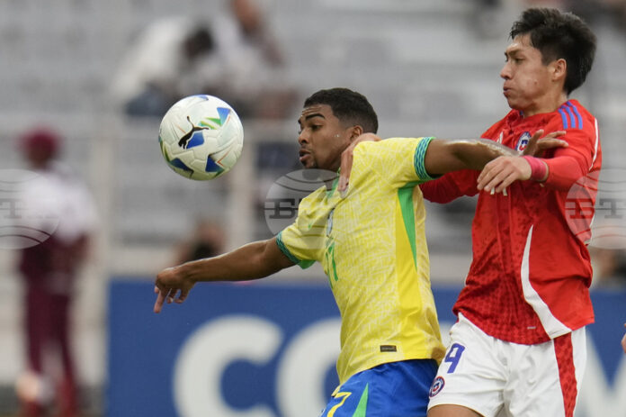 Бразилски халф може да стане съотборник на Илия Груев в Лийдс