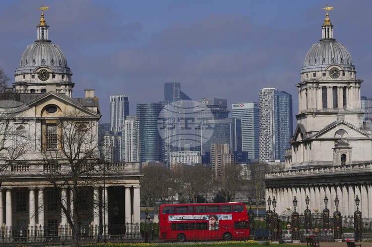 СподелиВ началото на третото тримесечие британската икономика забави темпото и