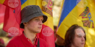 Млади хора на митинг на Патриотичния блок в Кишинев, Молдова