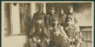 „Това, което видях от Балканската война“: Симеон Радев между оръжието и перото Симеон Радев след български офицери и войници. ЦДА, ф. 77К, оп. 4, а.е. 1651