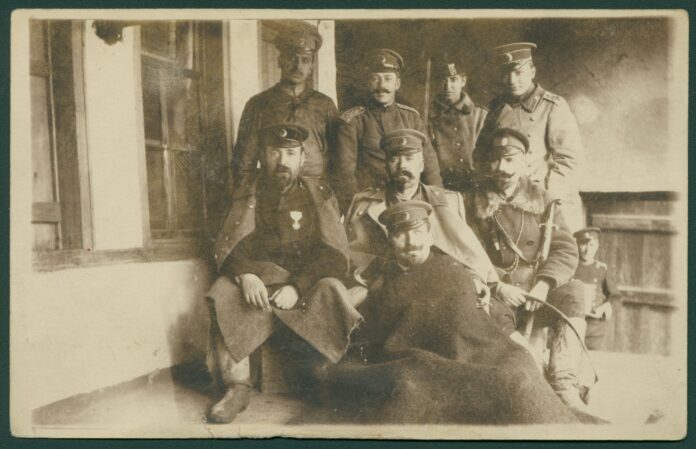 Симеон Радев след български офицери и войници. ЦДА, ф. 77К, оп. 4, а.е. 1651