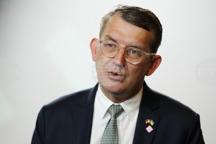 Датският министър на отбраната е в Гренландия за военни учения без участието на САЩ