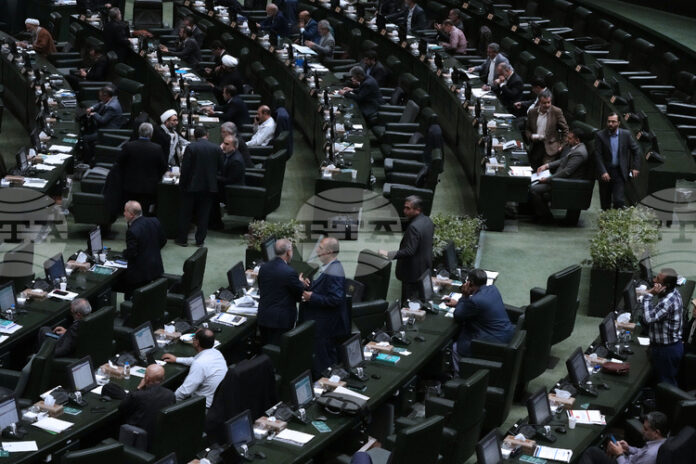 Депутати в Иран призоваха за изтегляне на страната от договора за неразпространение на ядрено оръжие