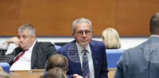 Депутатите излязоха в 15 минути почивка поради липса на кворум