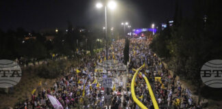 Десетки хиляди демонстранти се събраха снощи в Йерусалим, за да поискат освобождаване на израелските заложници и край на войната в Газа