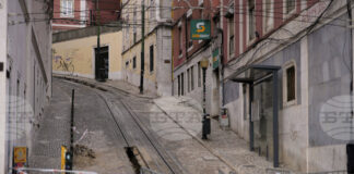 ДПА: Експерти смятат, че подмяна на кабела е довела до катастрофата с фуникуляра в Лисабон