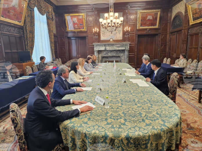 Двустранните отношения обсъдиха зам.-председателят на парламента Рая Назарян и държавният министър на външните работи на Япония Хисаюки Фуджий