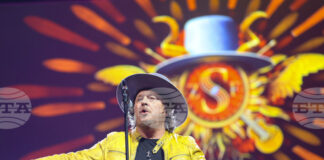 Дзукеро - строящ мостове между музикалните жанрове, празнува днес 70-и рожден ден