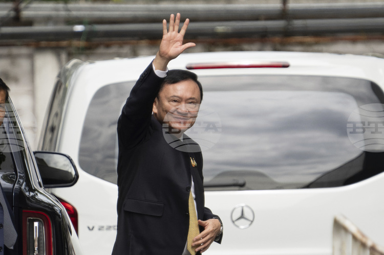 СподелиБившият премиер на Тайланд и предприемач Таксин Шинаватра напусна страната