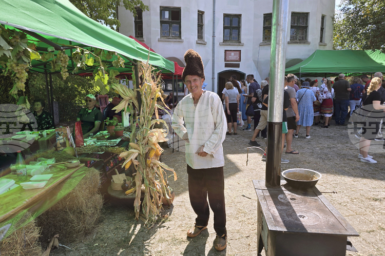 СподелиФестивалът посветен на турлашката кухня се състоя в белоградчишкото село