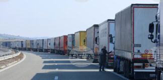 Гърция и Германия разбиха контрабандна мрежа за трафик на кокаин в Европа; наркотикът е бил скрит в камиони, регистрирани главно в България