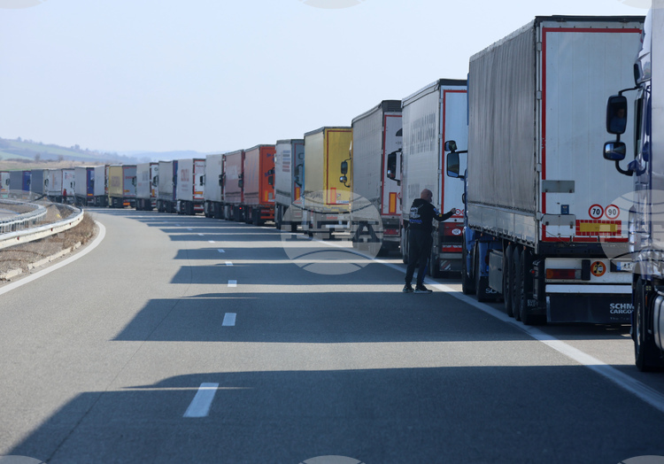 СподелиПолицията на Гърция и Германия демаскираха престъпна схема за трафик