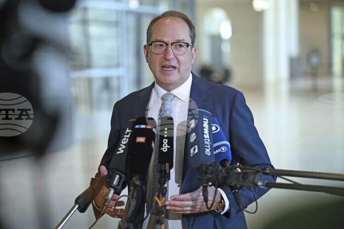 Германия и Европа са "в надпревара във въоръжаването", що се отнася до дроновете, заяви германският вътрешен министър