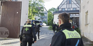 Германските сили на реда иззеха оръжия при обиски, свързани с предполагаема крайнодясна групировка