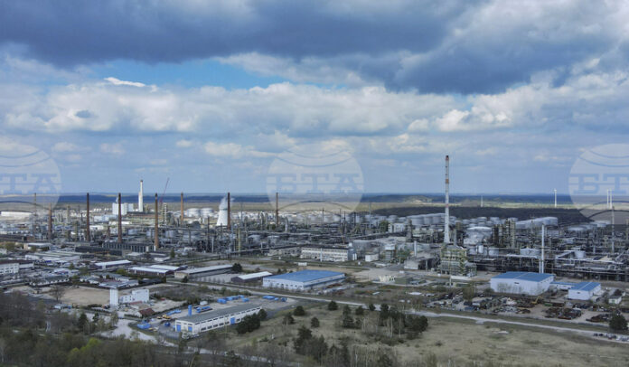 Германското правителство удължава контрола си върху дъщерните дружества на "Роснефт"