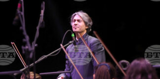 Идваме в сърцето на България, за да докоснем сърцата на хората, каза диригентът Йордан Камджалов преди концерта "Музикална магия" в Казанлък