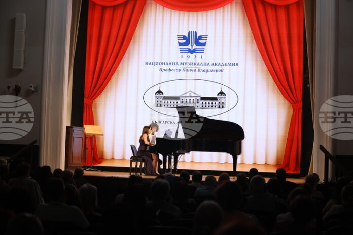 Инициативата „Musicorum Via: Две академии – една сцена“ откри есенно-зимния Инициативата „Musicorum Via: Две академии – една сцена“ откри есенно-зимния сезон с концерт в БАН