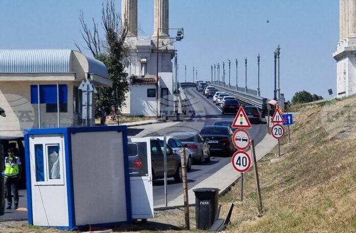 Интензивен е трафикът на всички гранични преходи с Румъния, съобщи „Гранична полиция“