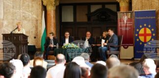 Историци от Харвард и Софийския университет представиха три гледни точки за войната и пропагандата в съвременна Европа на кръгла маса