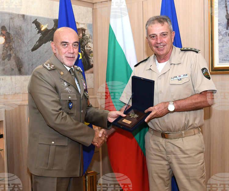 СподелиАдмирал Емил Ефтимов началника на отбраната подчерта че Италия е