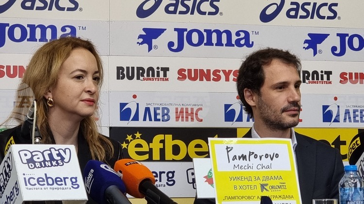 СподелиБългарският гросмайстор Иван Чепаринов направи реми с белите с руския