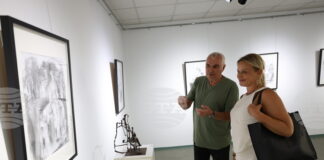 Изкуството е като магия – предаване на енергия и чувства, каза художникът Неджми Мурат, който представи творбите си в Благоевград