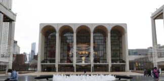 Изпитващата финансови затруднения опера „Метрополитън“ в Ню Йорк ще изнася представления в Саудитска Арабия