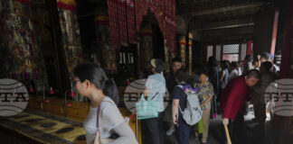 Китайската парична политика остава подкрепяща и с фокус върху вътрешните икономически нужди, заяви управителят на централната банка на страната