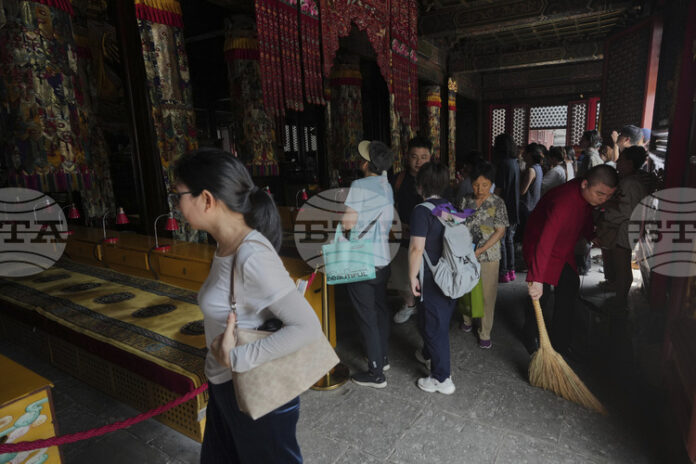 Китайската парична политика остава подкрепяща и с фокус върху вътрешните икономически нужди, заяви управителят на централната банка на страната