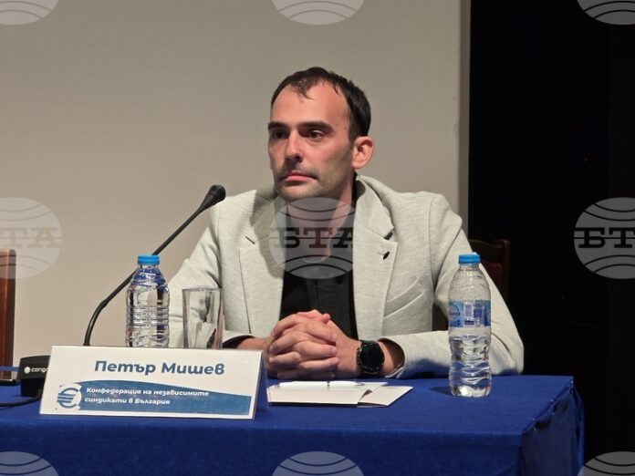 Ключов аргумент за присъединяването на България към еврозоната е увеличението на доходите, каза във Враца експерт от КНСБ