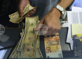 Курсът на еврото спрямо долара остава без значителна промяна тази сутрин след вчерашния ръст на американската валута