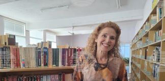 Лияна Панделиева представи книгата си „Англия, както я обикнах“ в Панагюрище