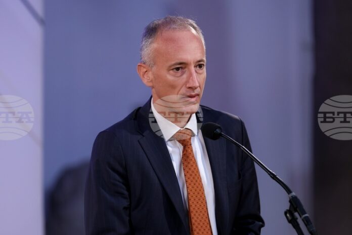 Министър Красимир Вълчев ще се срещне с учители от област Сливен и ще открие STEМ център в спортното училище