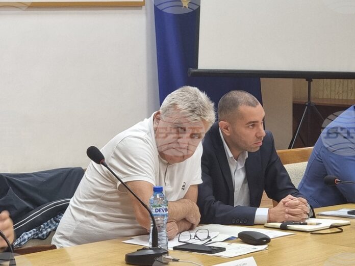 Министърът на околната среда и водите Манол Генов участва в кризисния щаб за безводието в Плевен