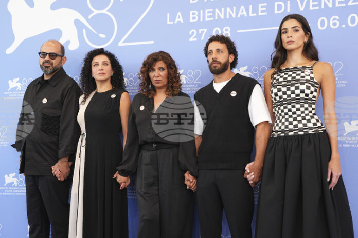 Над 1800 актьори, творци и продуценти, включително холивудски звезди, подписаха декларация, в която се ангажират да не работят с израелски филмови институции