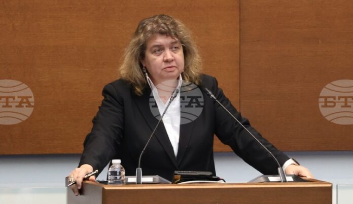 Невинаги протестът е насочен към верния адресат, но така или Невинаги протестът е насочен към верния адресат, но така или иначе са успели да привлекат внимание, коментира Наталия Киселова действията на ПП-ДБ миналата седмица