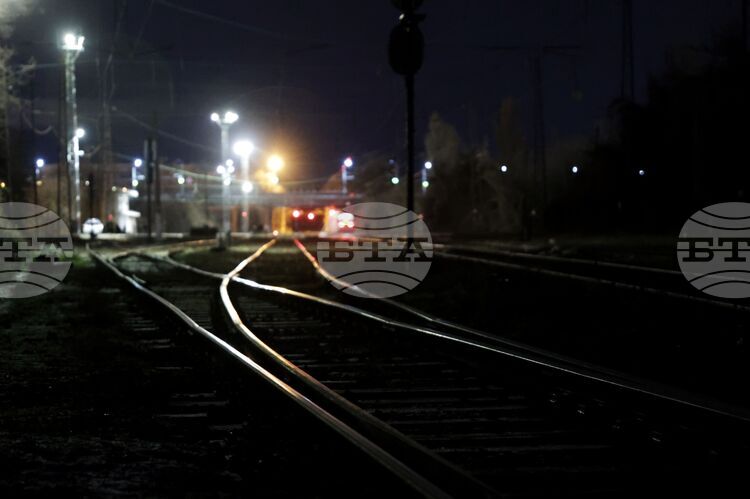 СподелиНяколко влака изпитват закъснения след като и преминаването през гара