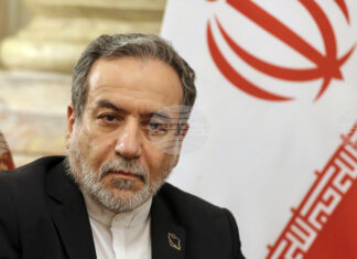 Иранският външен министър ще посети Русия и Беларус, съобщи ведомството му ОБНОВЕНА
Иран: Повторно наложените санкции срещу ядрената програма на Техеран са незаконни и следователно невалидни