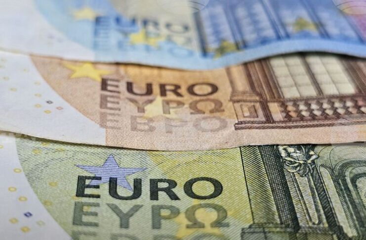 ОБЗОР
                                                                                                Пътят на еврото у нас: Националната информационна кампания премина през Бургас, Стара Загора и Пловдив в първата си седмица