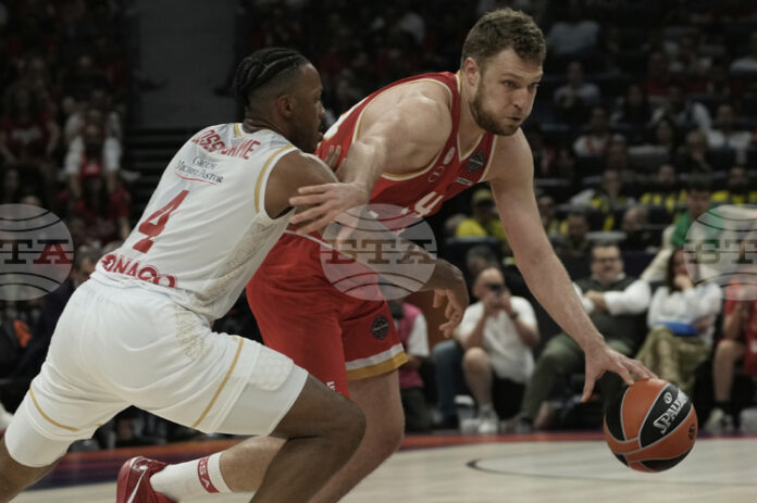 Олимпиакос спечели приятелския турнир в Крит, Александър Везенков вкара 16 точки за успеха над Цървена звезда с Коди Милър-Макинтайър