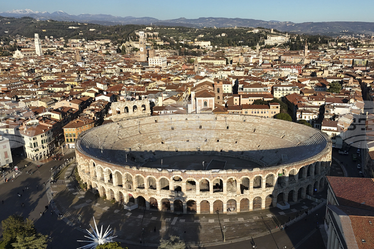 СподелиОперният фестивал Арена ди Верона е поставил рекорди този летен