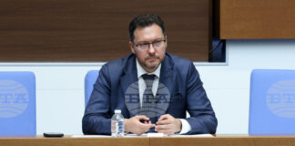 От 2022 г. полицията е работила активно и по трите досъдебни производства, образувани по сигнали срещу Васил Михайлов, каза министър Митов